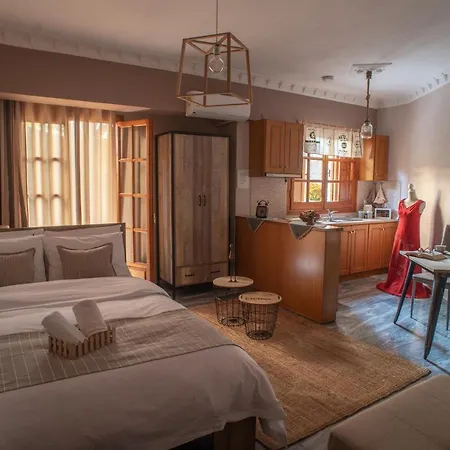 Cozy In Center With Private Parking! Apartmán