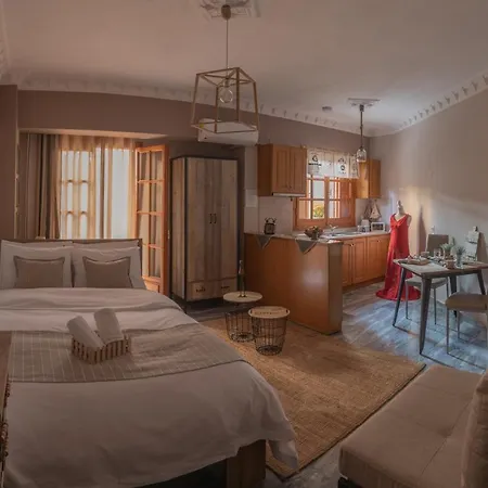 Cozy In Center With Private Parking! Tríkala