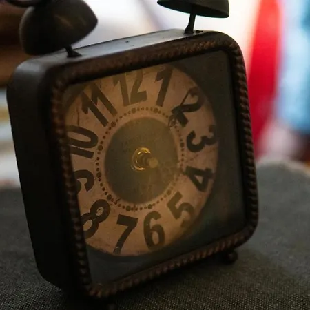 アパート Cozy In Center With Private Parking!