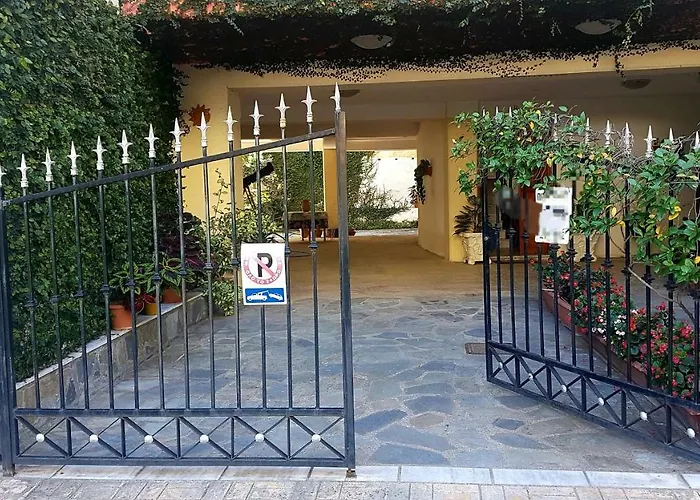 Cozy In Center With Private Parking! Apartman