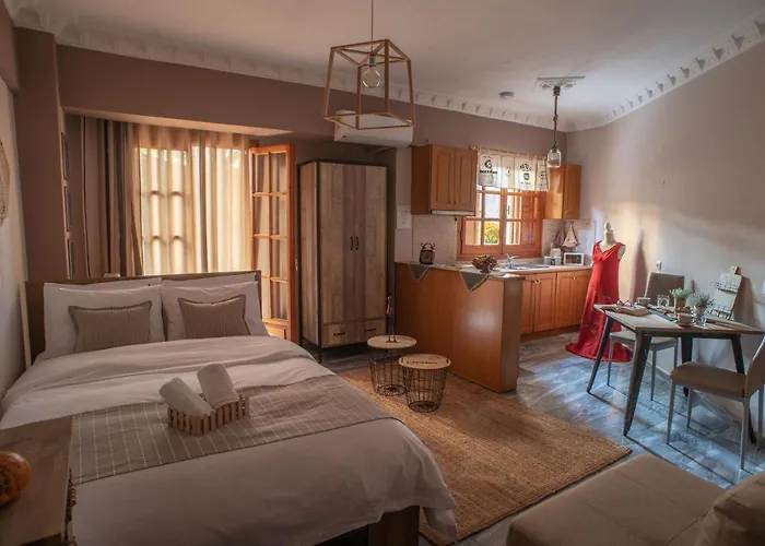 Cozy In Center With Private Parking! Apartman