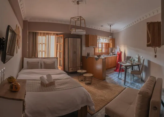 Cozy In Center With Private Parking! Tríkala