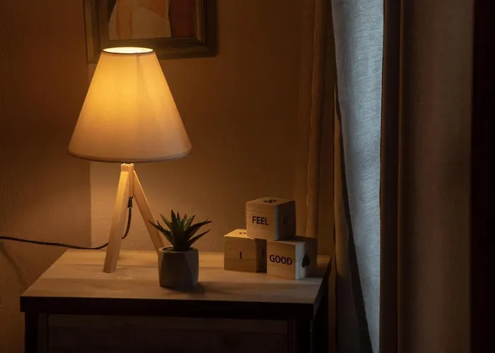 Cozy In Center With Private Parking! *