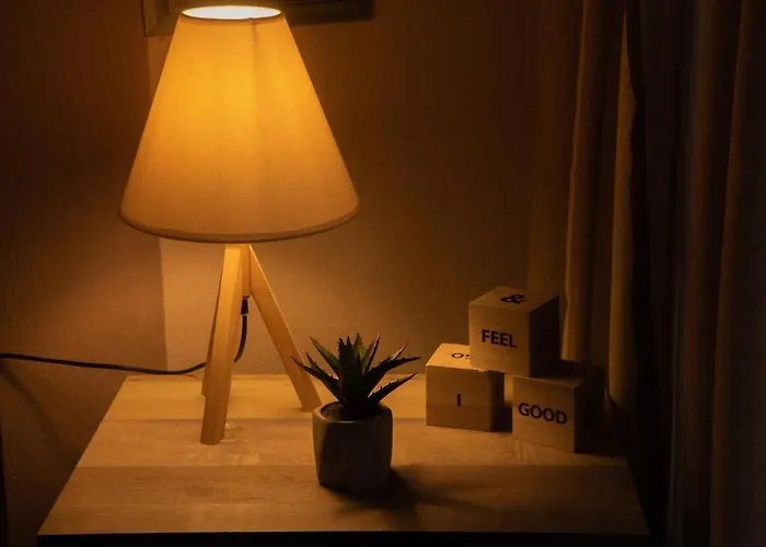 Cozy In Center With Private Parking!